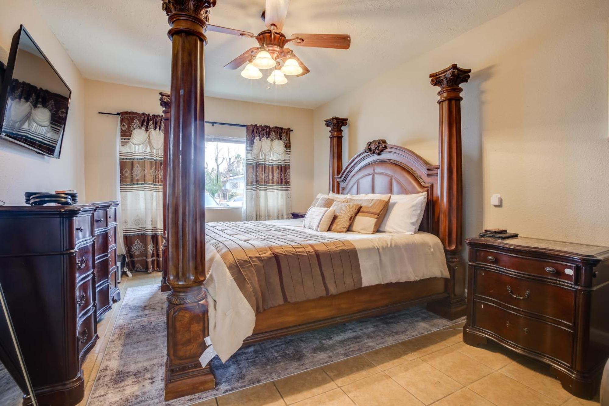 Pet-friendly Vegas Shared Pool And Hot Tub Holiday home *