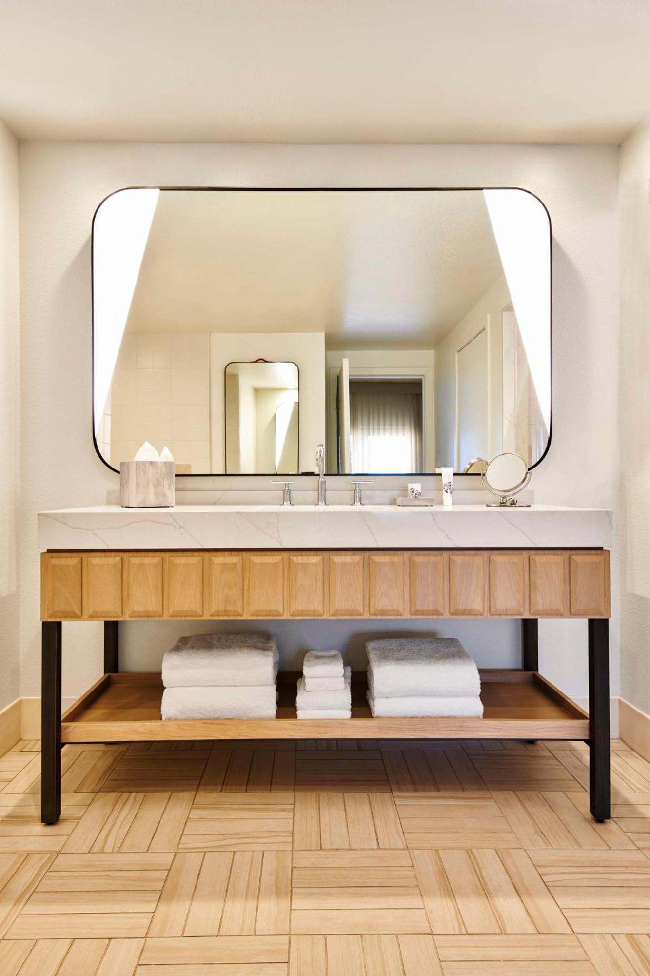 Resort Virgin Vegas, Curio Collection By Hilton