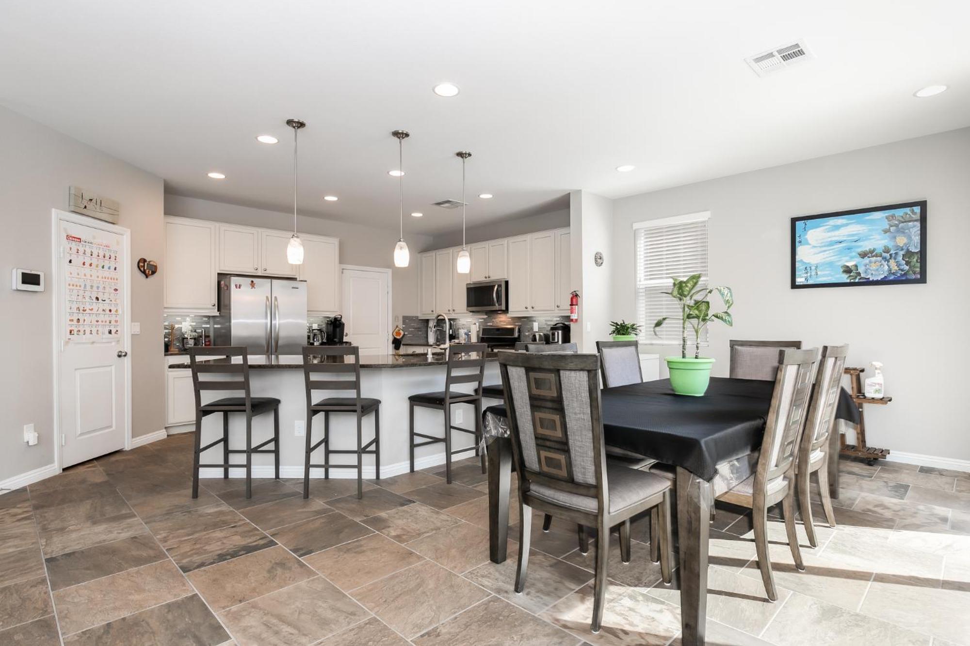 Sunny Vegas Oasis Escape Homestay