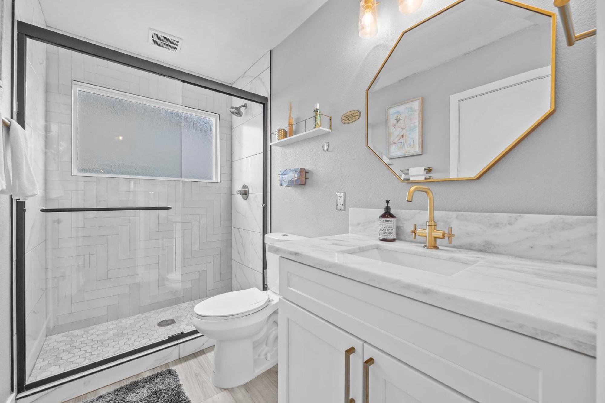Close To Strip, King Beds, Pool, Bbq, Modern *