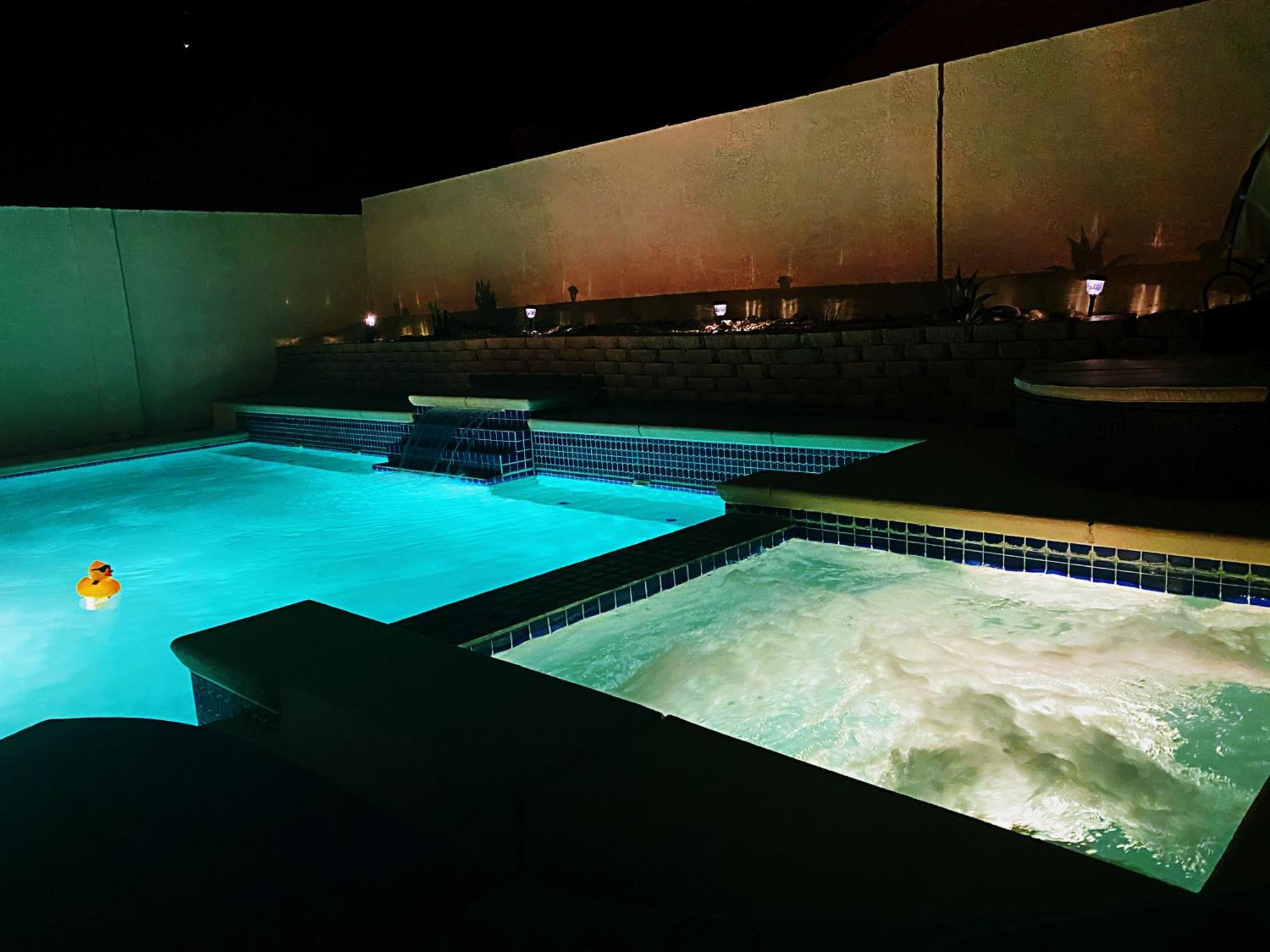 Amazing Heated Pool And Private Hot Tub 3br In Heart Of Lv Las Vegas