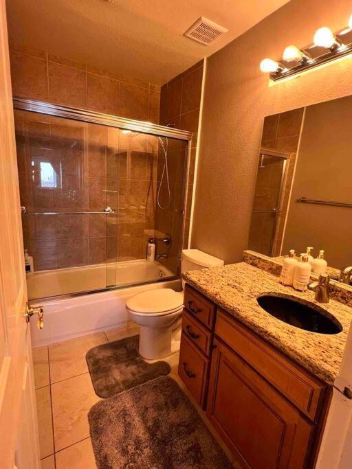 Villa Amazing Heated Pool And Private Hot Tub 3br In Heart Of Lv