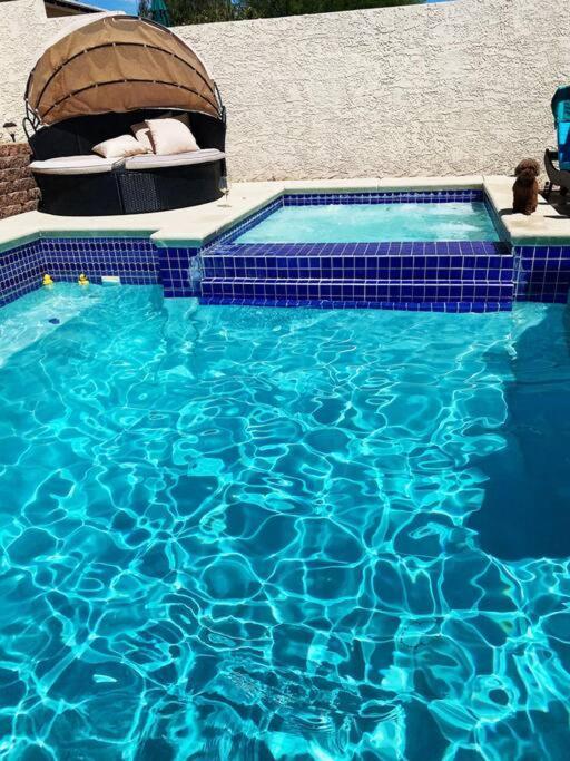 Villa Amazing Heated Pool And Private Hot Tub 3br In Heart Of Lv *