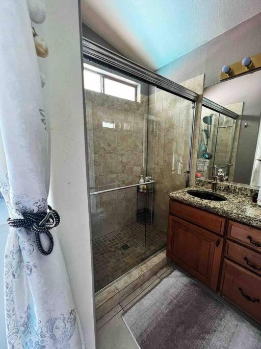 Amazing Heated Pool And Private Hot Tub 3br In Heart Of Lv