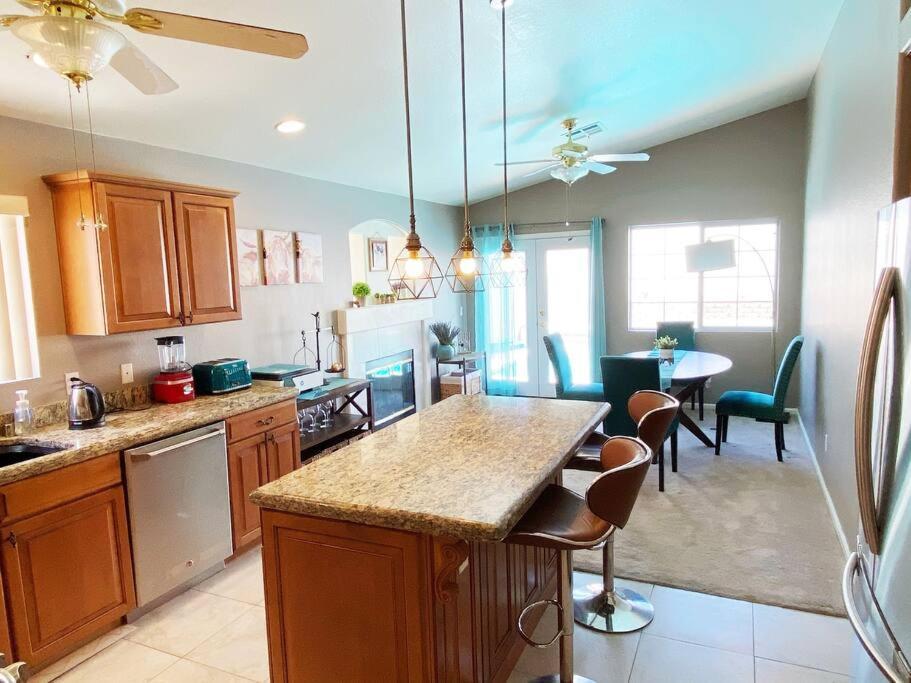 Amazing Heated Pool And Private Hot Tub 3br In Heart Of Lv Villa *