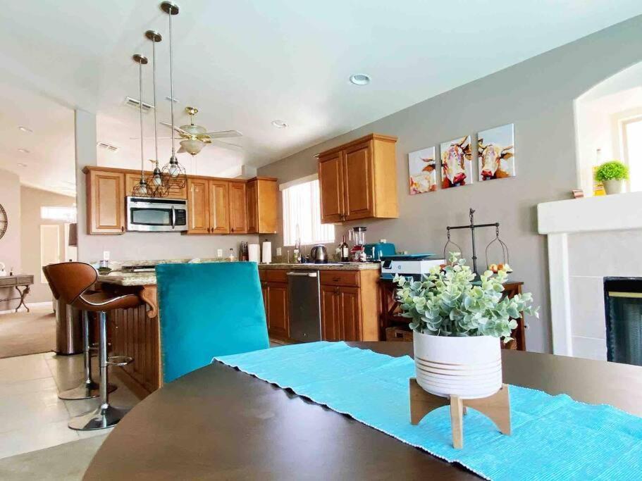 Amazing Heated Pool And Private Hot Tub 3br In Heart Of Lv Villa *