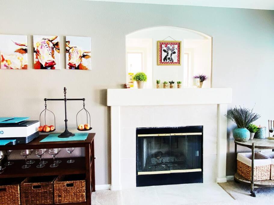 Villa Amazing Heated Pool And Private Hot Tub 3br In Heart Of Lv