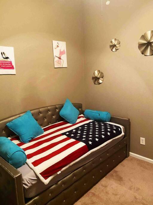 Amazing Heated Pool And Private Hot Tub 3br In Heart Of Lv
