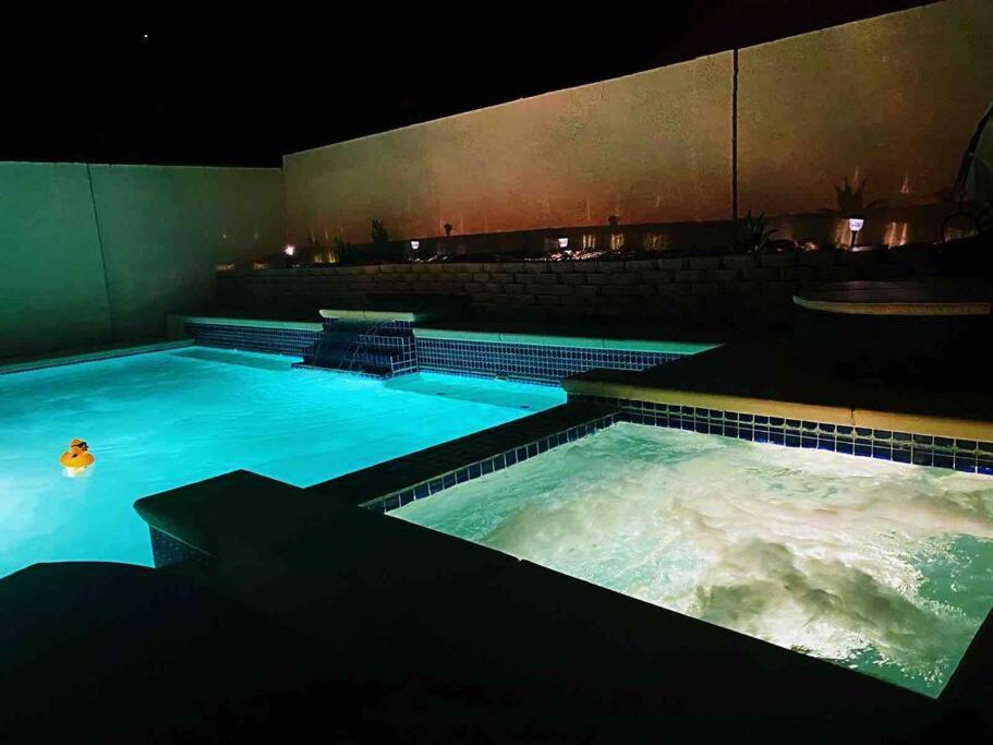 Amazing Heated Pool And Private Hot Tub 3br In Heart Of Lv Las Vegas