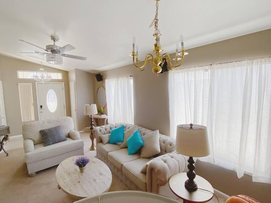 Villa Amazing Heated Pool And Private Hot Tub 3br In Heart Of Lv *
