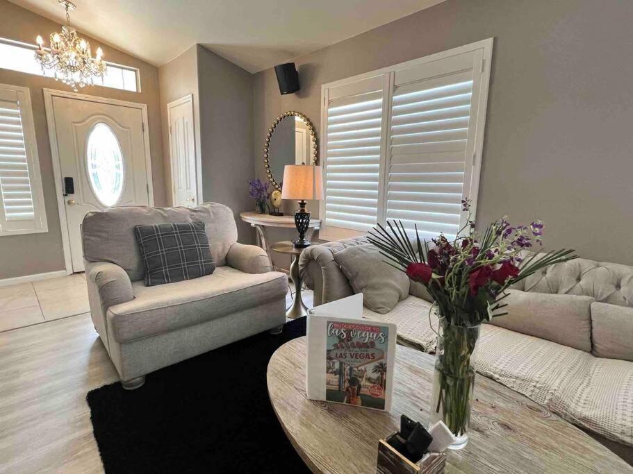 Villa Amazing Heated Pool And Private Hot Tub 3br In Heart Of Lv *