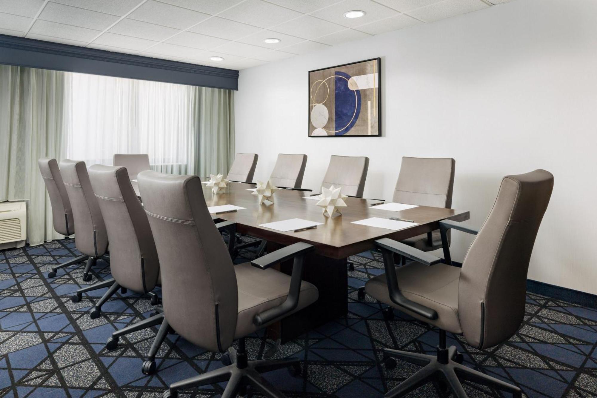 Hotel Courtyard By Marriott Stadium Area 3*