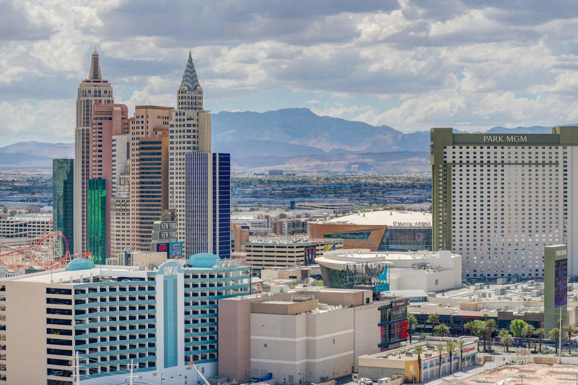 25th Flr Mgm Signature * Balcony Strip View Aparthotel *