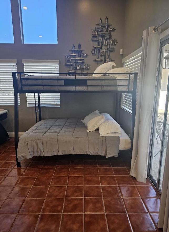 Luxury Villa, With Bonus Pool House, Private Pool, Hot Tub, Rock Water Fall And Slide, Putting Green, Basketball, Shuffle Board, Play Gym, Privately Gated On Circular Driveway. Villa