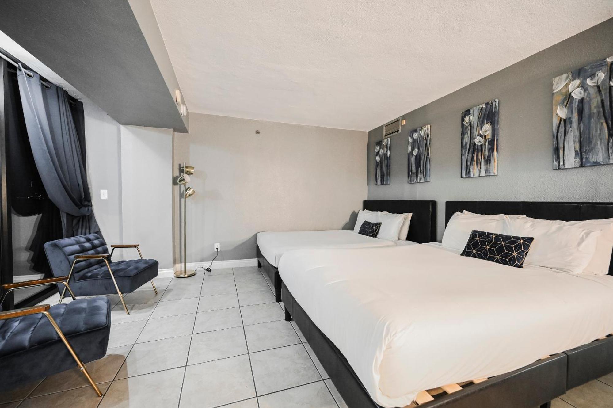 Stripviewsuites At Jockey Club