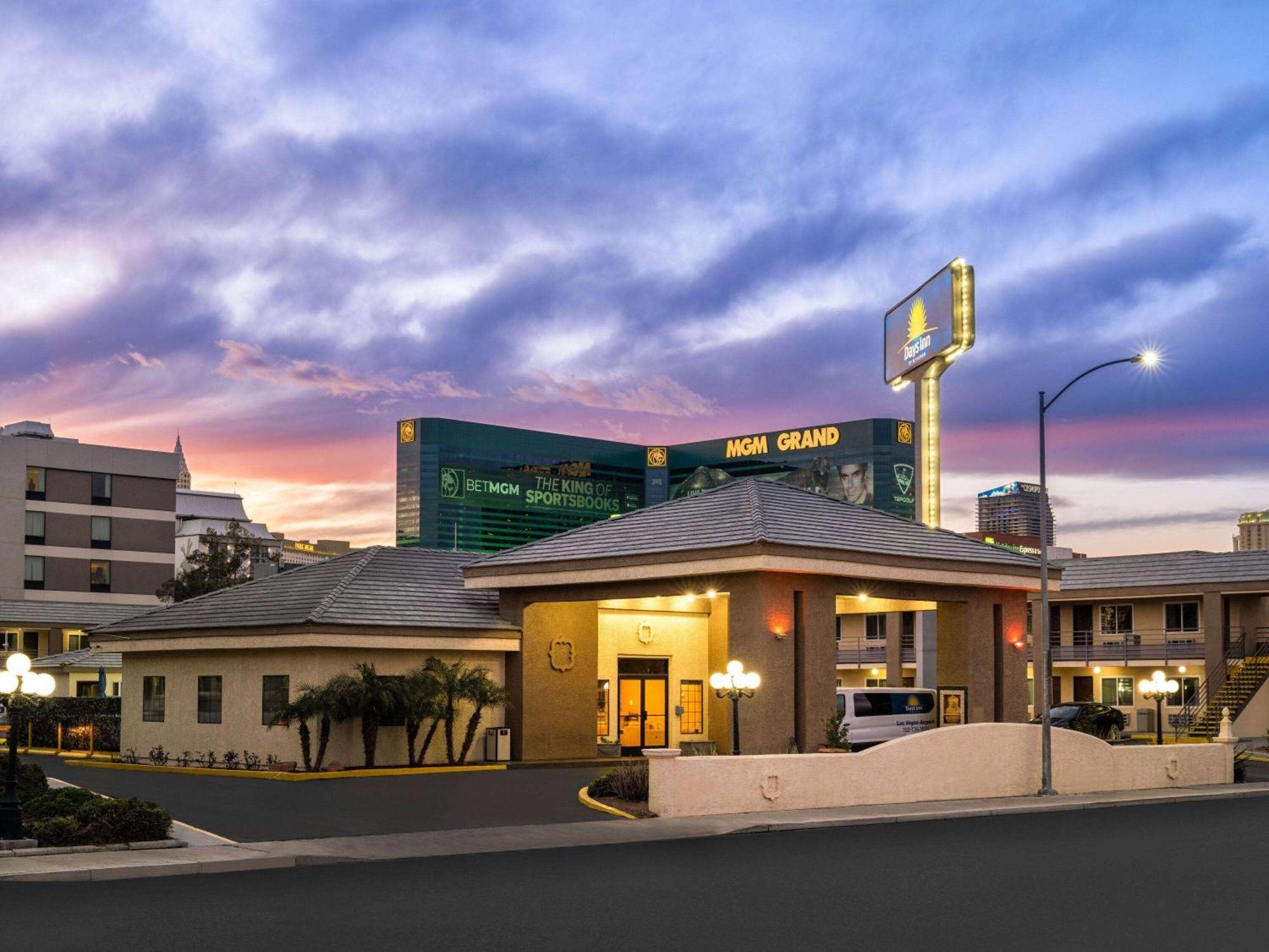 Hotel Days By Wyndham Vegas Airport Near The Strip