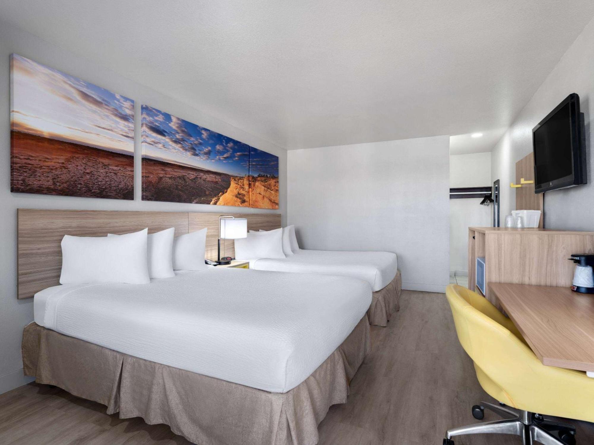 Hotel Days By Wyndham Vegas Airport Near The Strip