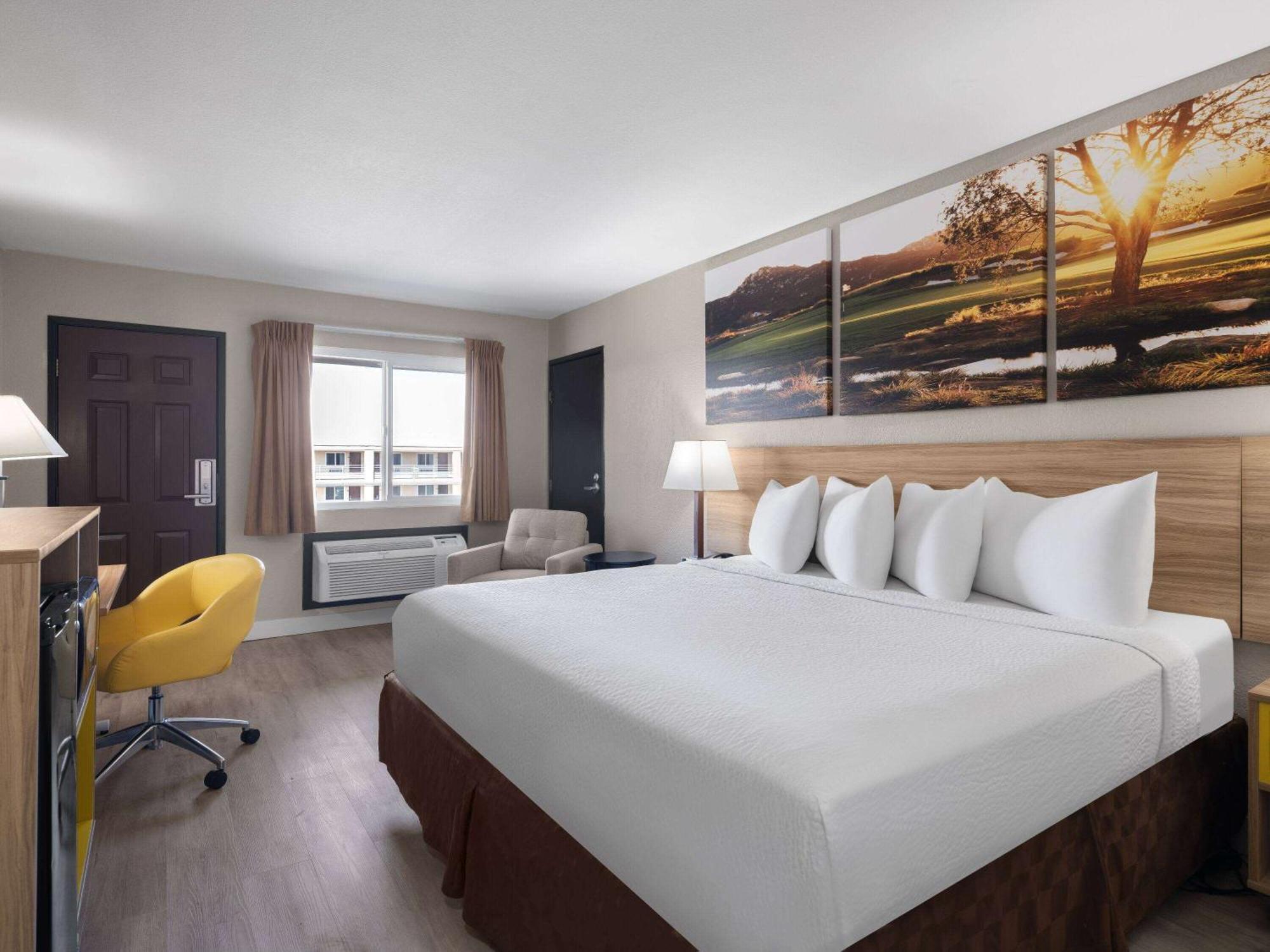 Hotel Days By Wyndham Vegas Airport Near The Strip 2*