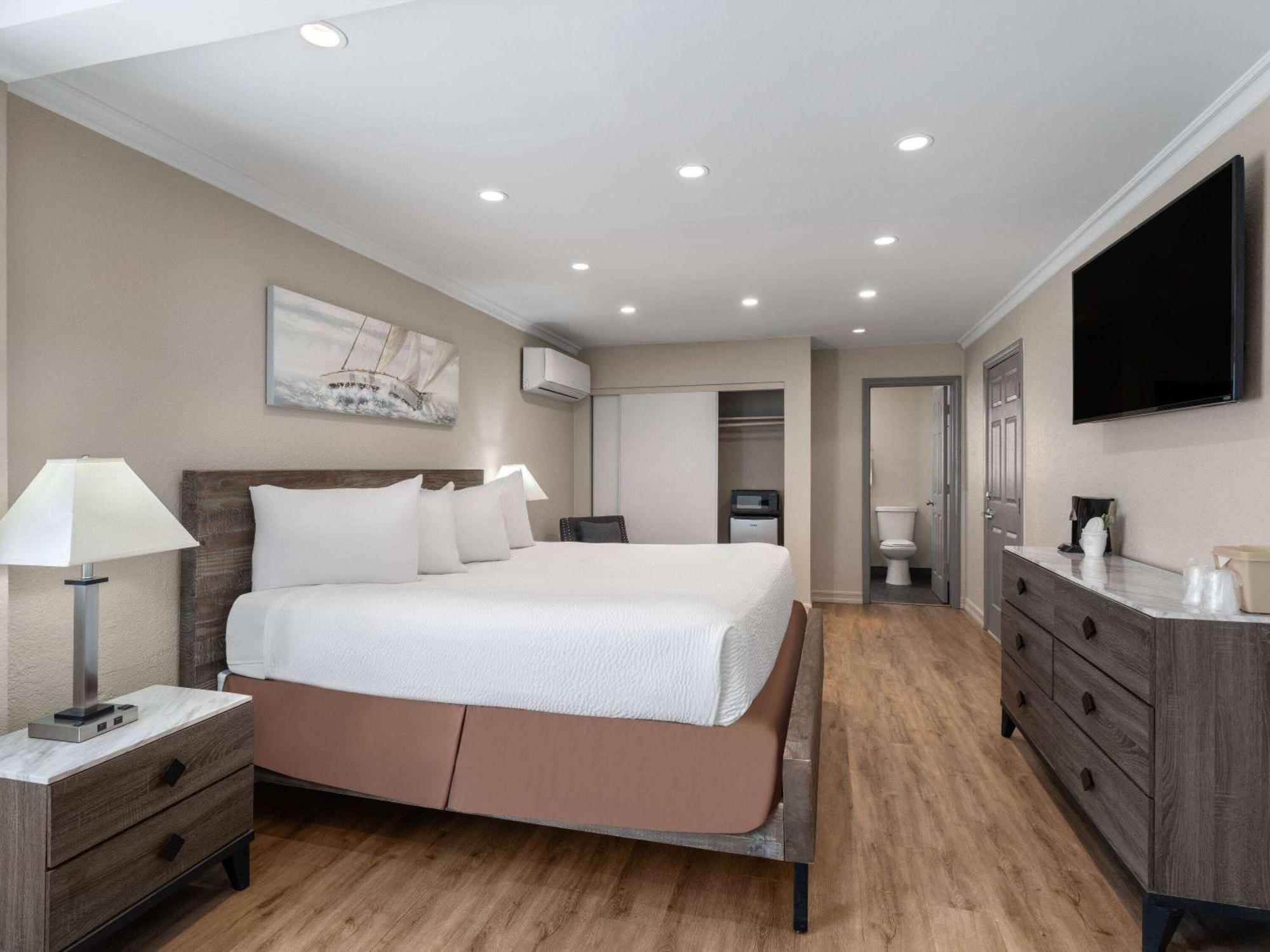 Days By Wyndham Vegas Airport Near The Strip