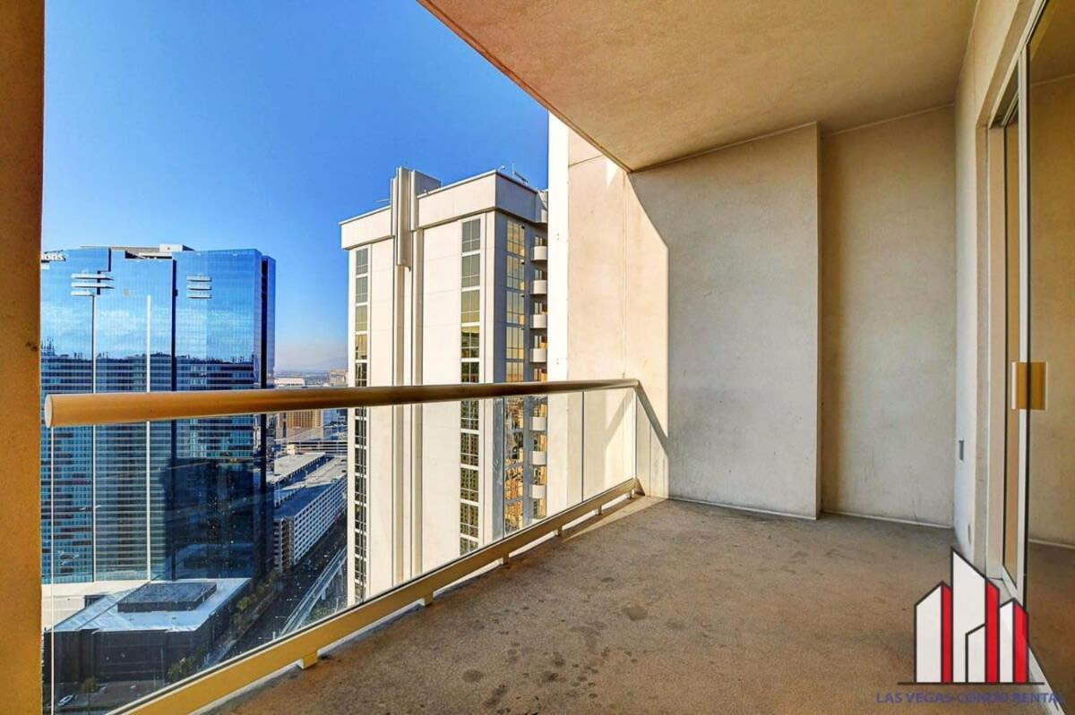 Mgm Signature-34-709 F1 Track & Strip View Balcony Vakantiehuis