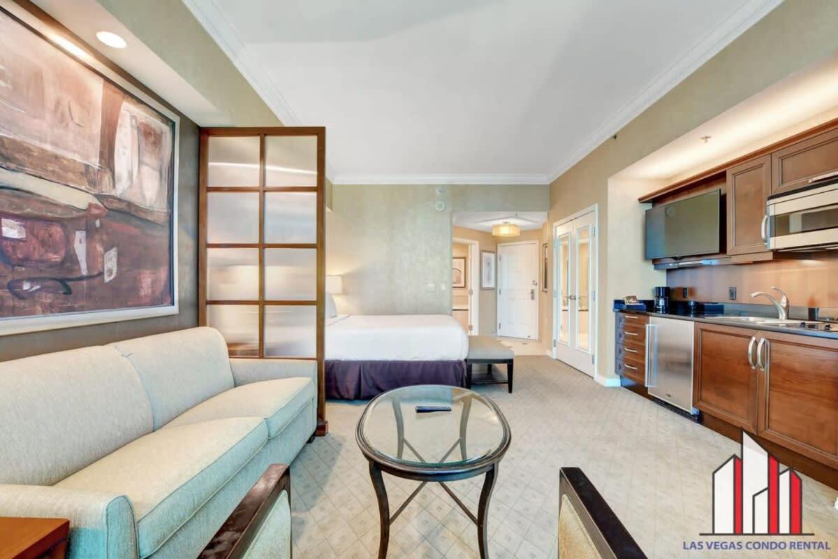 Mgm Signature-36-603 Strip View Jacuzzi Ferienhaus