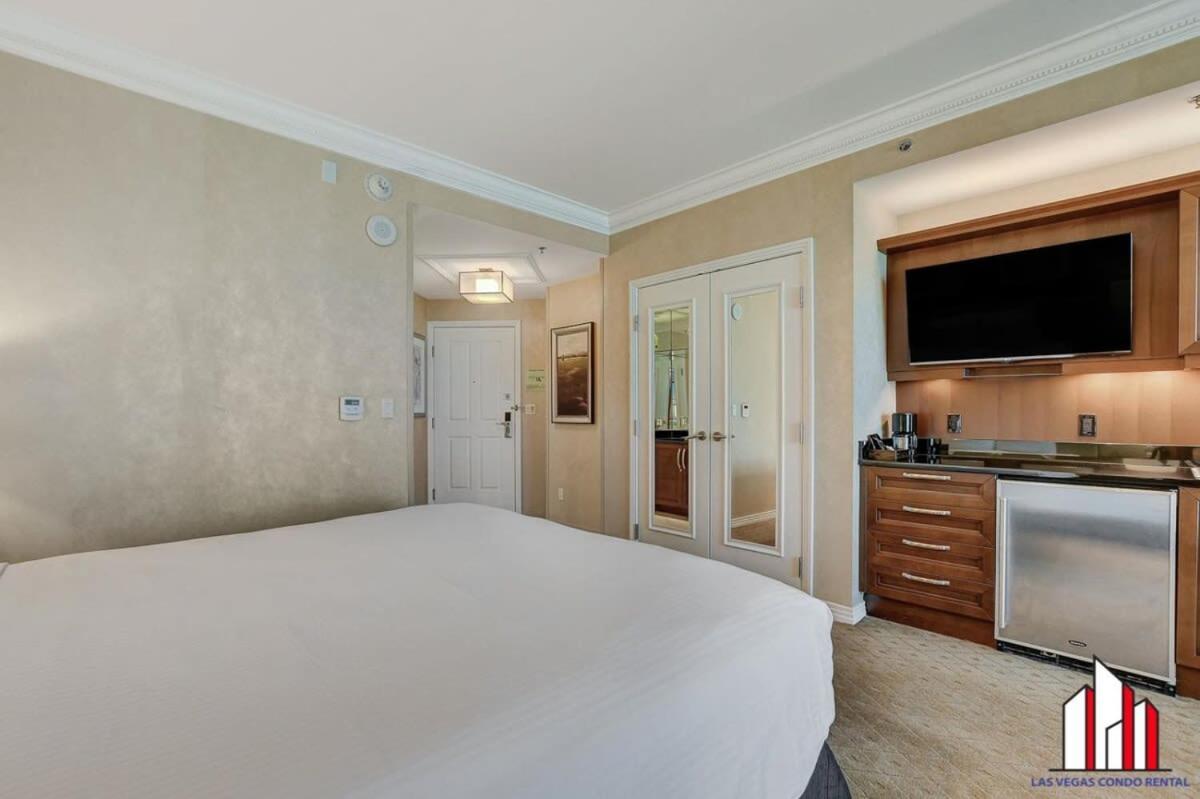 Signature 2br3ba Balcony Combo Units 20-618 And 20 *