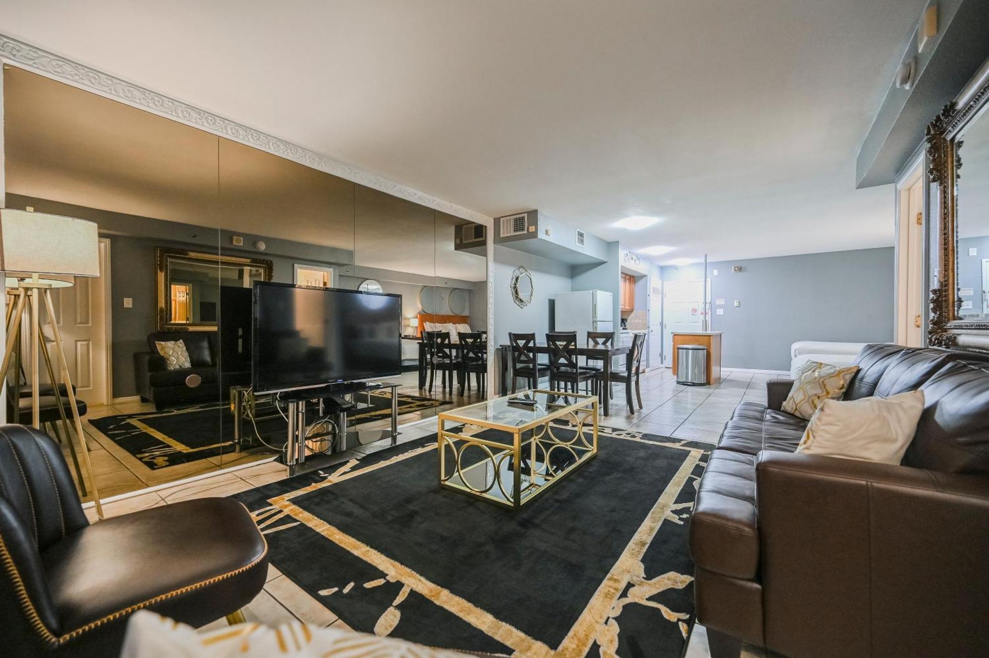 Aparthotel Stripviewsuites At Jockey Club Las Vegas