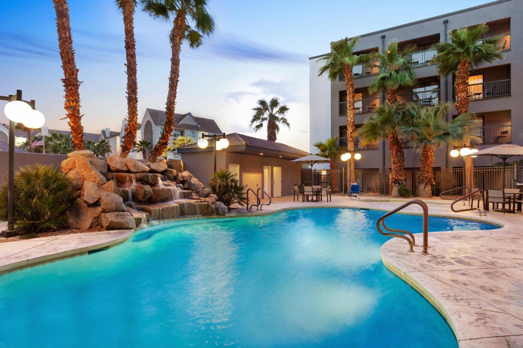 Courtyard By Marriott Stadium Area Hotel 3*