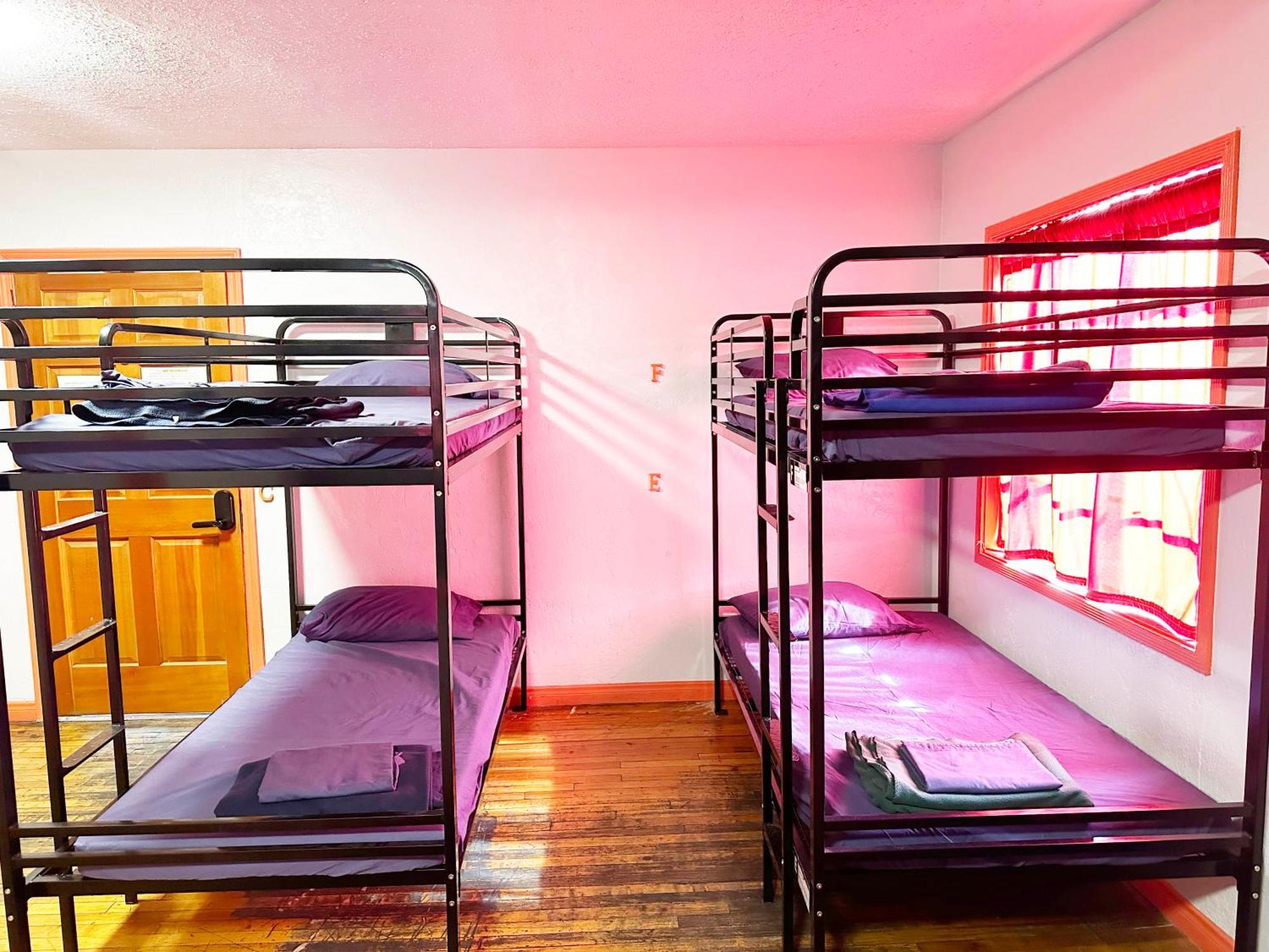 Hostel Sin *