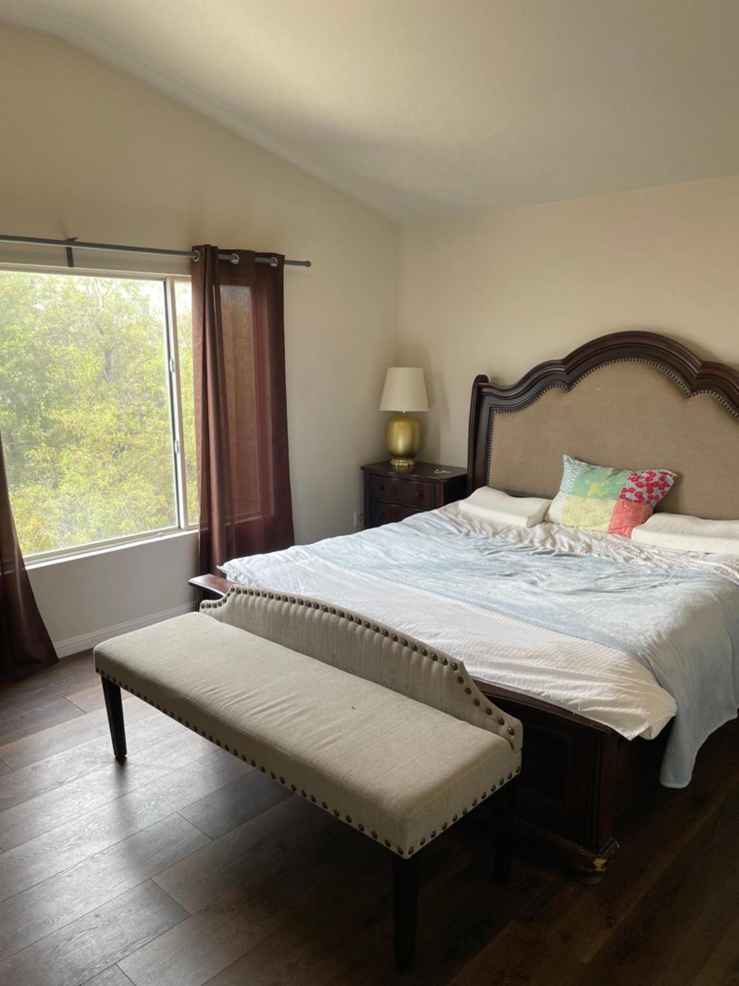 Master Bedroom Inside A Gorgeous In A Beautiful Neighborhood Alloggio in famiglia