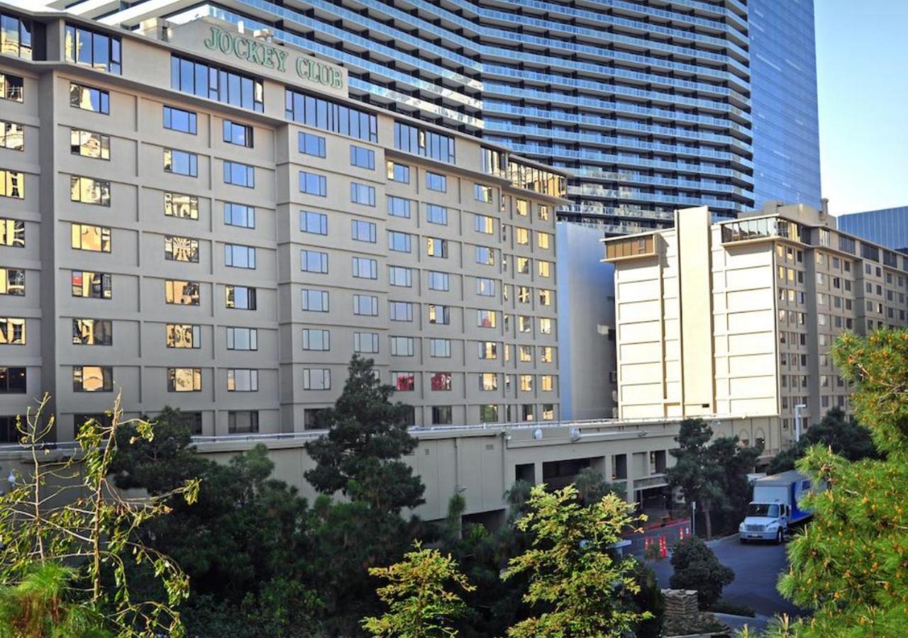 Aparthotel Stripviewsuites At Jockey Club 4*