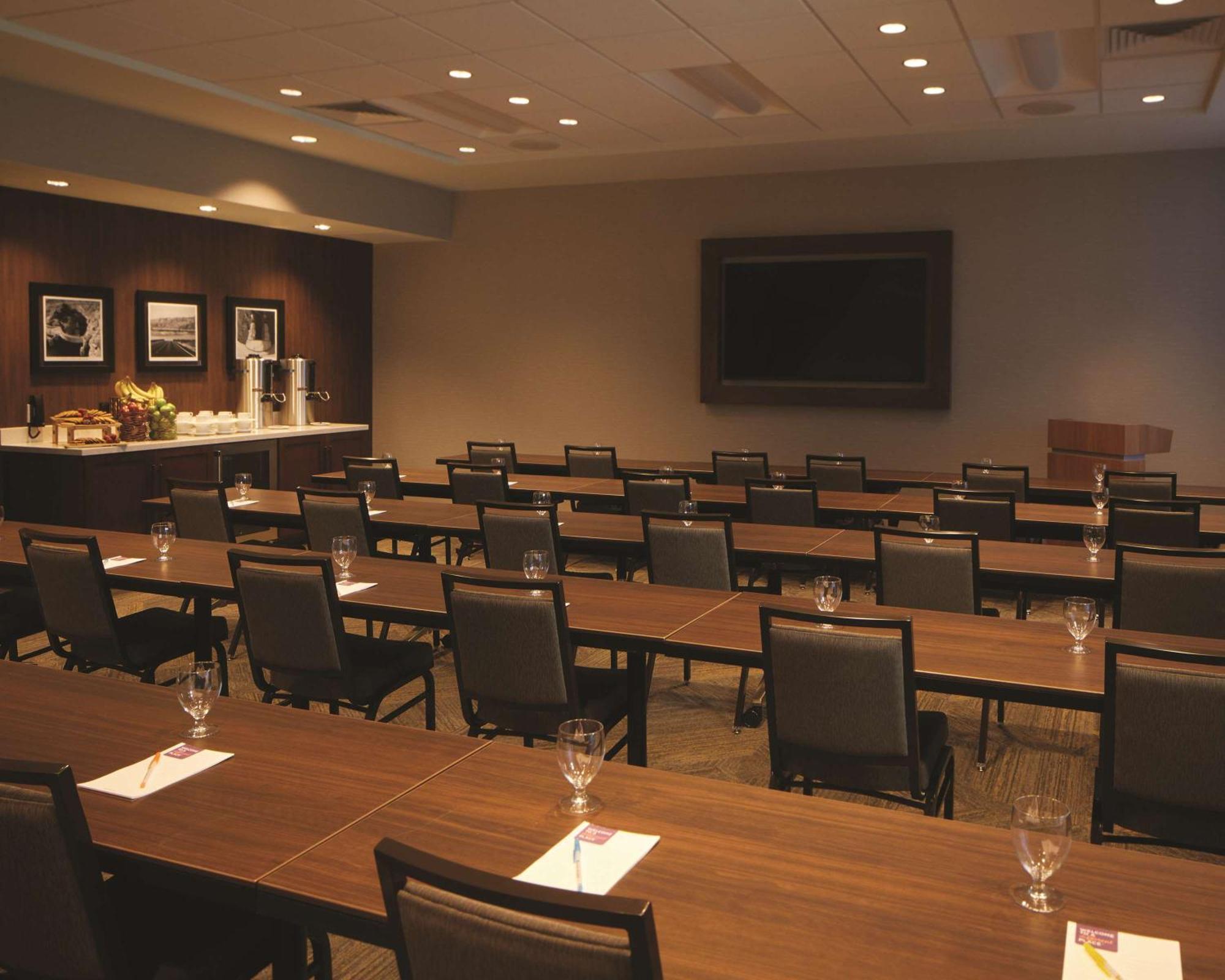 Hyatt Place Vegas At Silverton Village Hotel 3*