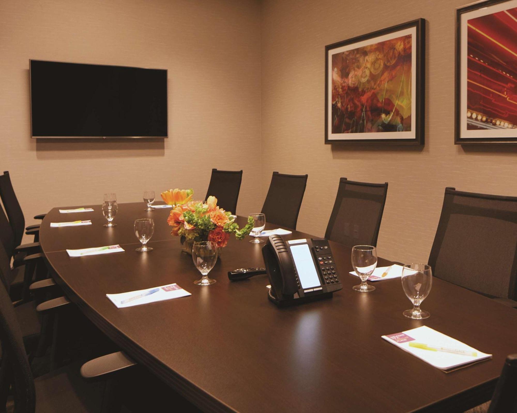 Hyatt Place Vegas At Silverton Village Hotel