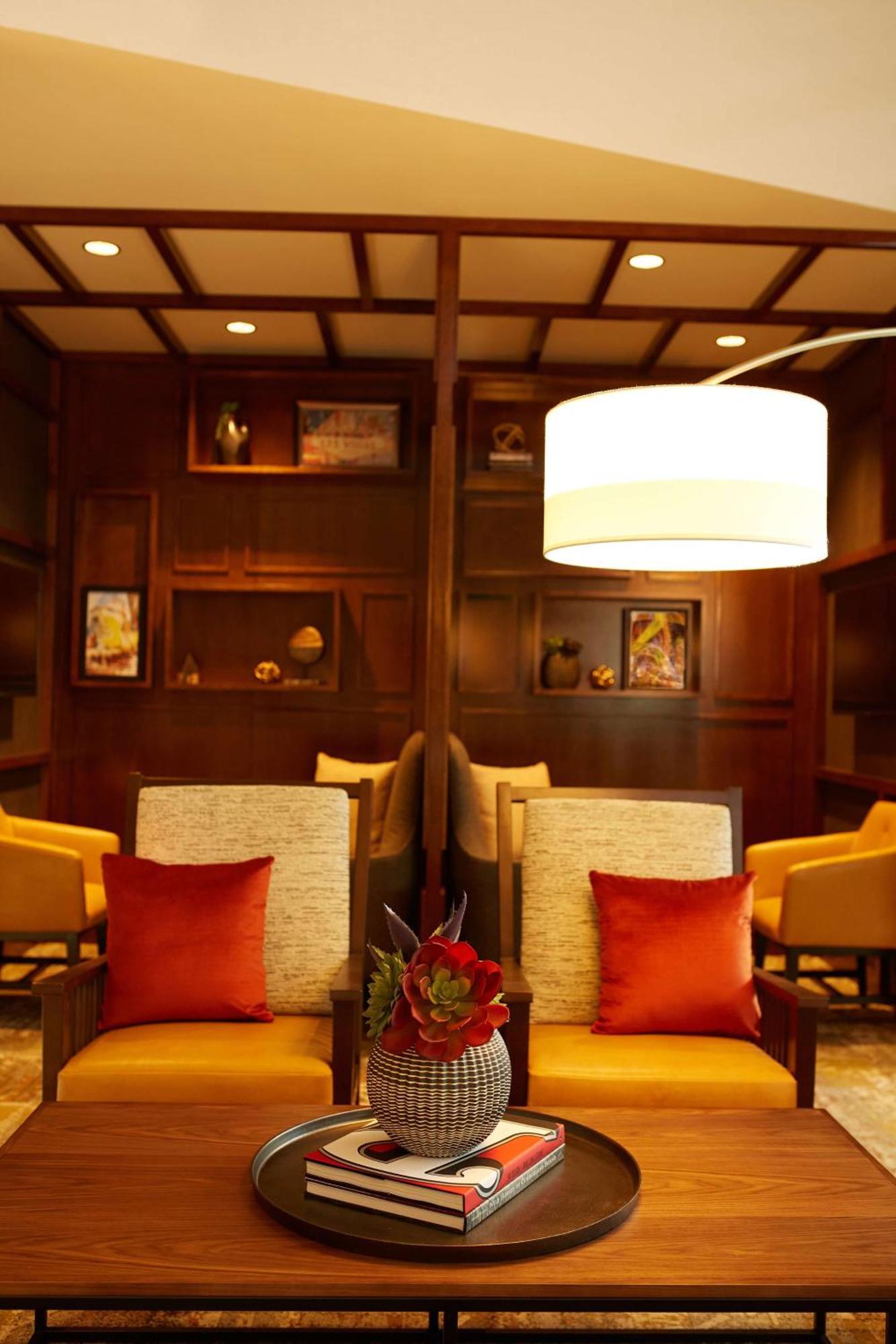 Hyatt Place Vegas At Silverton Village 3*