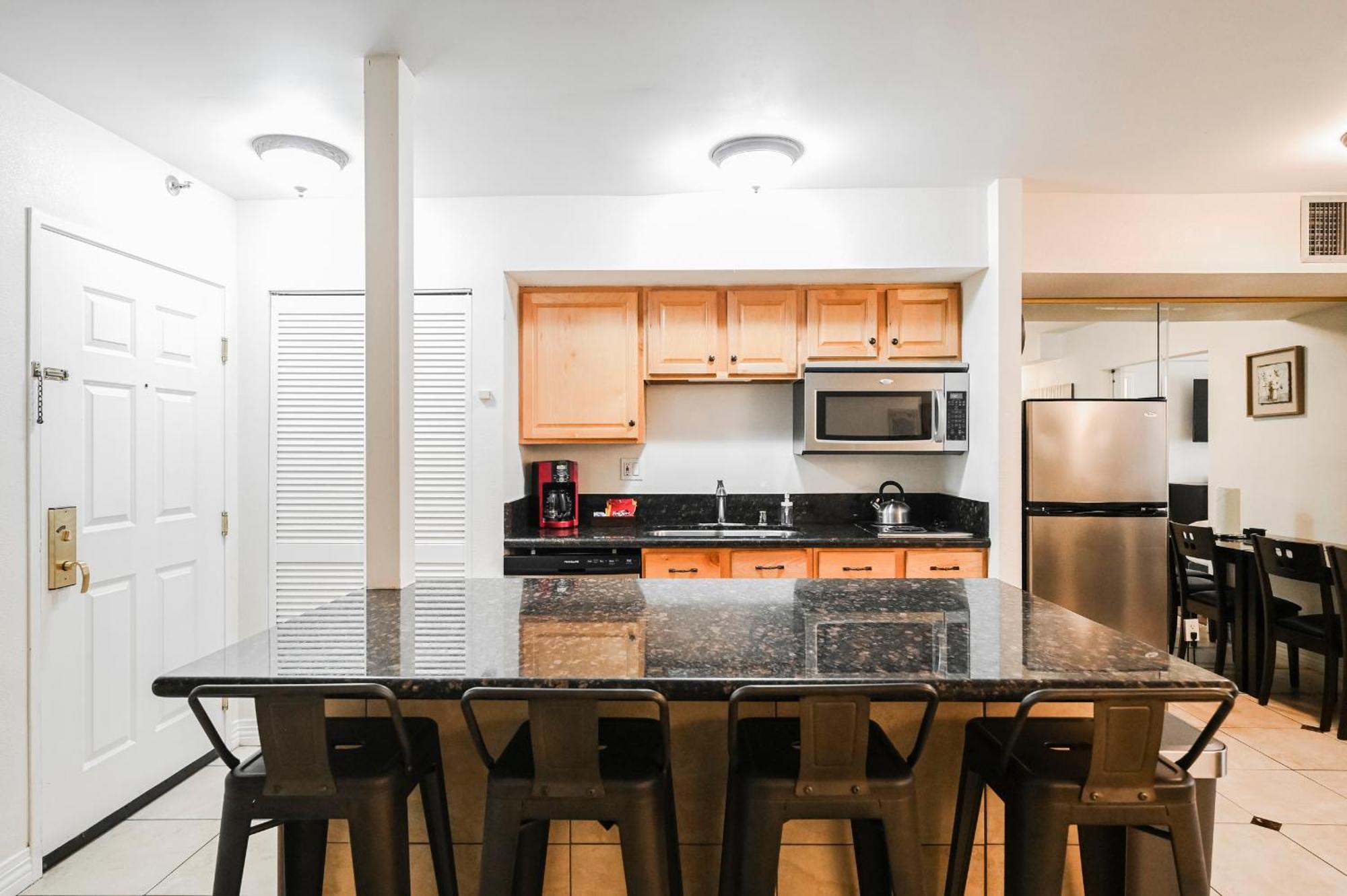 Stripviewsuites At Jockey Club