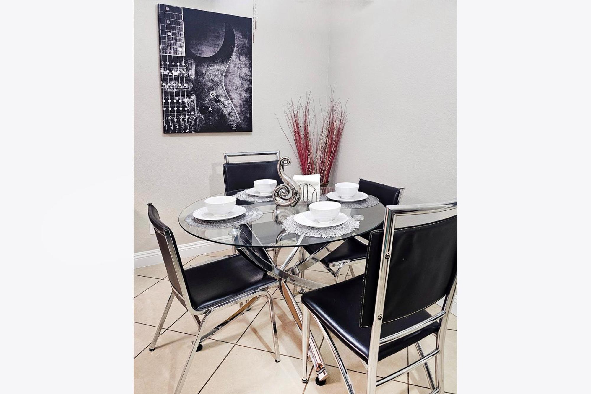 Apartment Upgraded & Stylish, Pool, Hot Tub, Walk To Strip! *