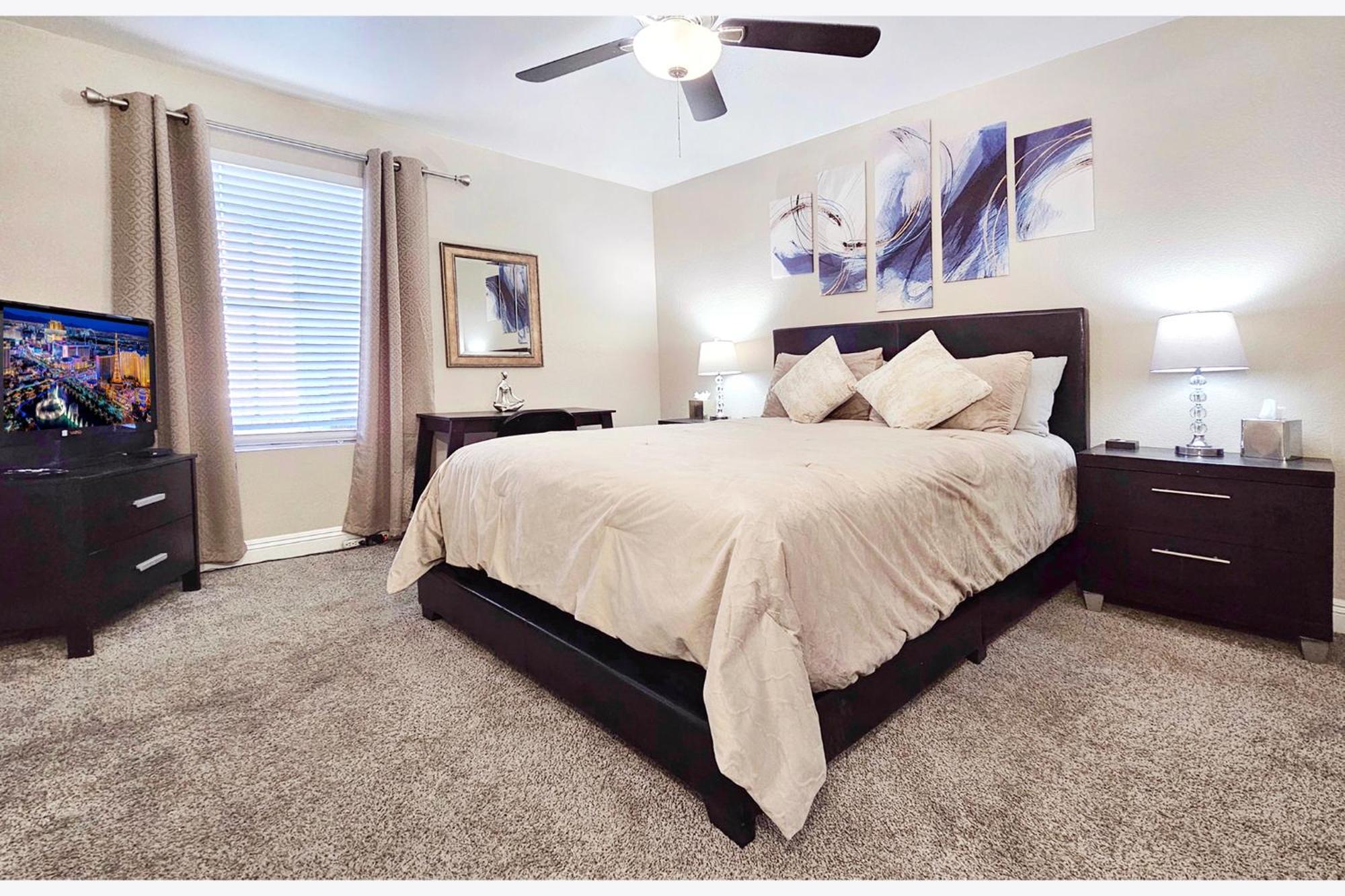 Upgraded & Stylish, Pool, Hot Tub, Walk To Strip!