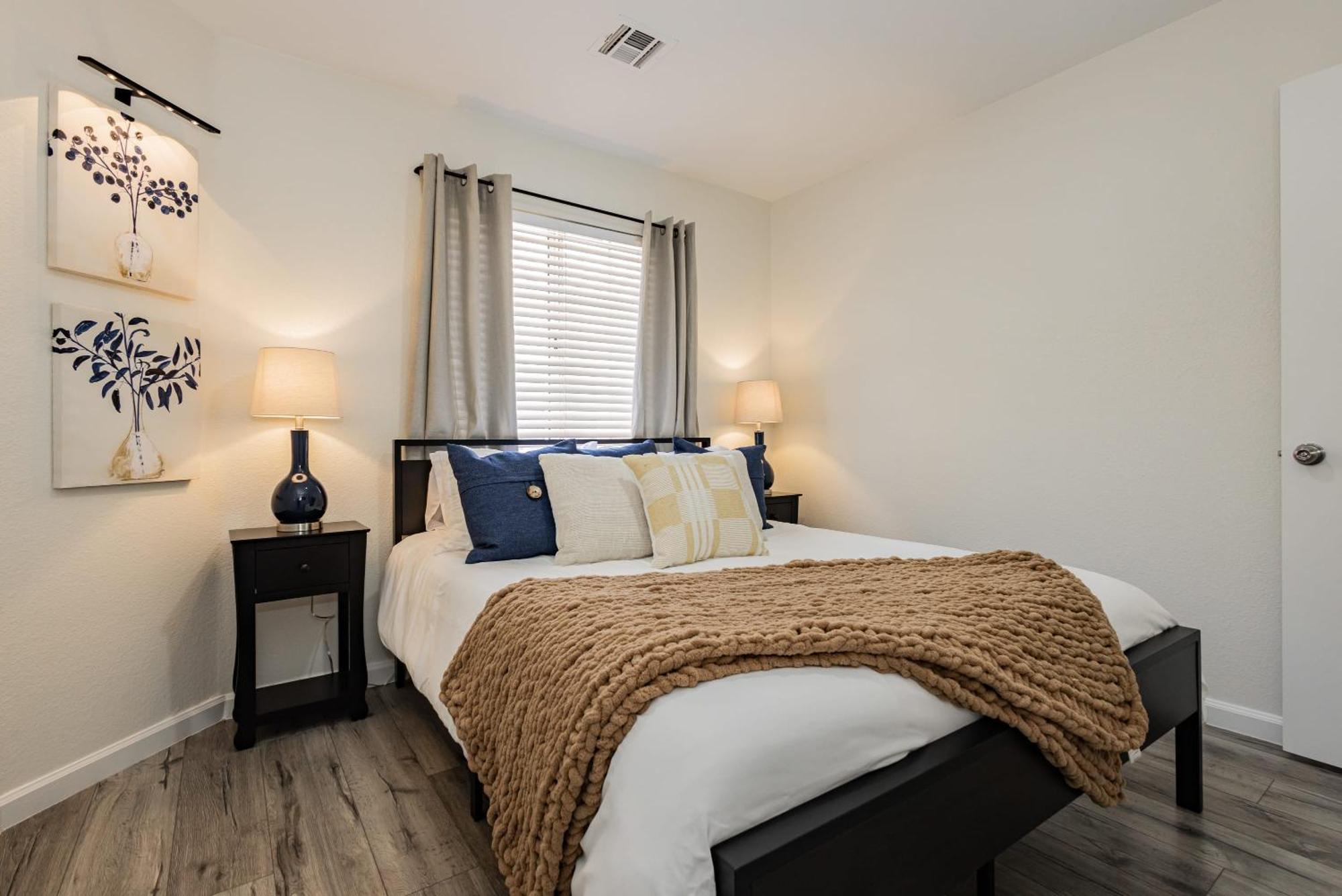 Modern 3br W Pool, Hot Tub, Sleeps 6 Las Vegas