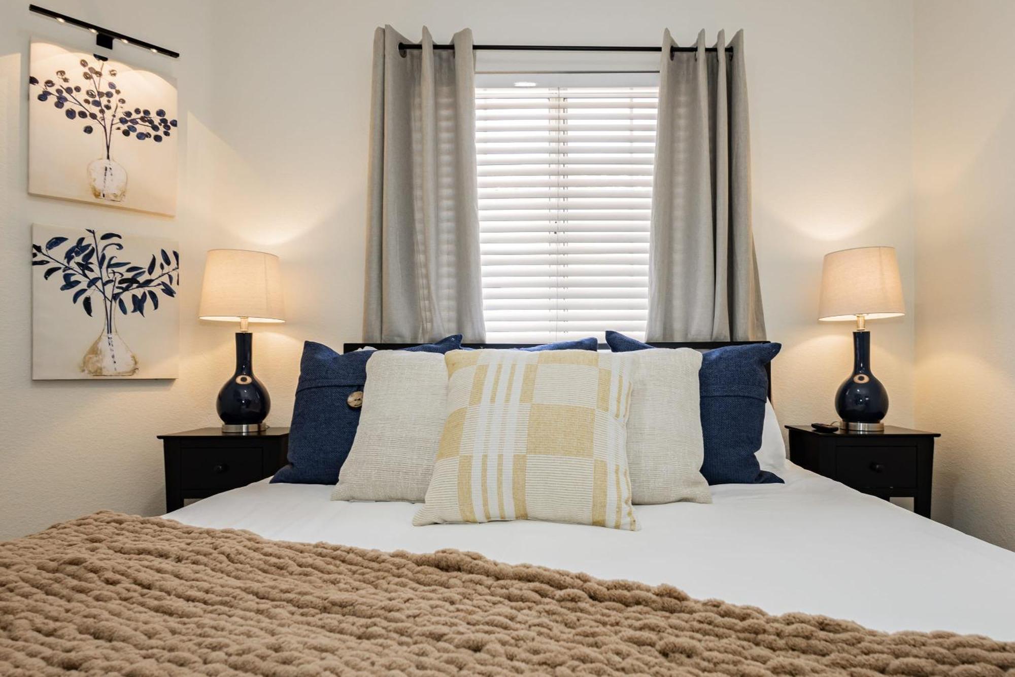 Modern 3br W Pool, Hot Tub, Sleeps 6 * Las Vegas