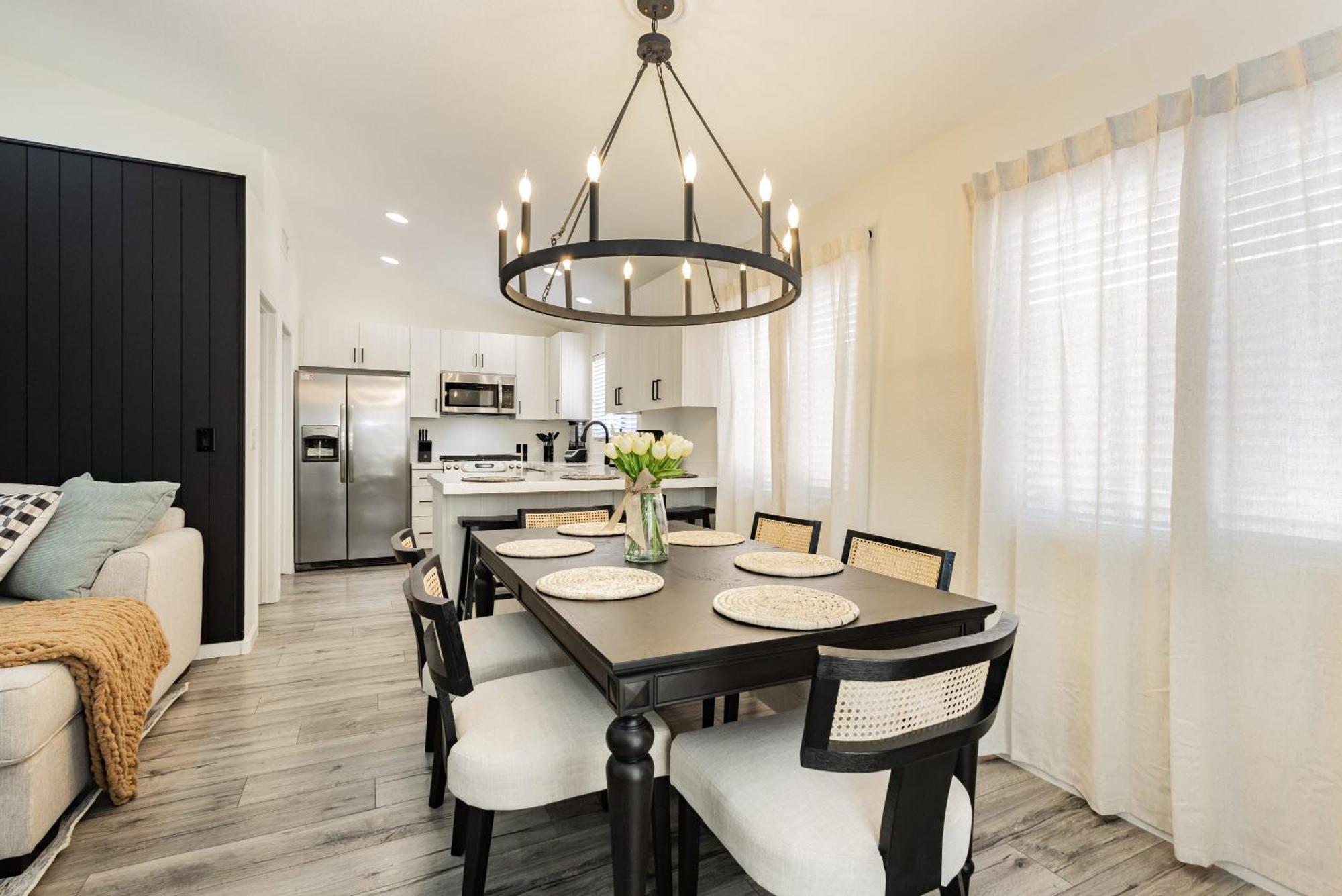 Modern 3br W Pool, Hot Tub, Sleeps 6 * Las Vegas