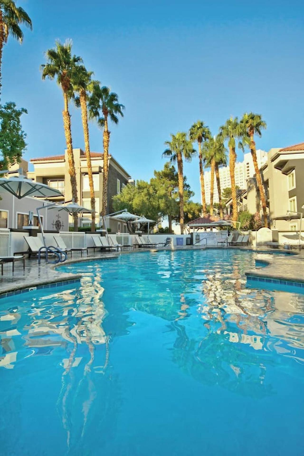Beautiful In Desert Rose - 1bd Sleeps Holiday home *