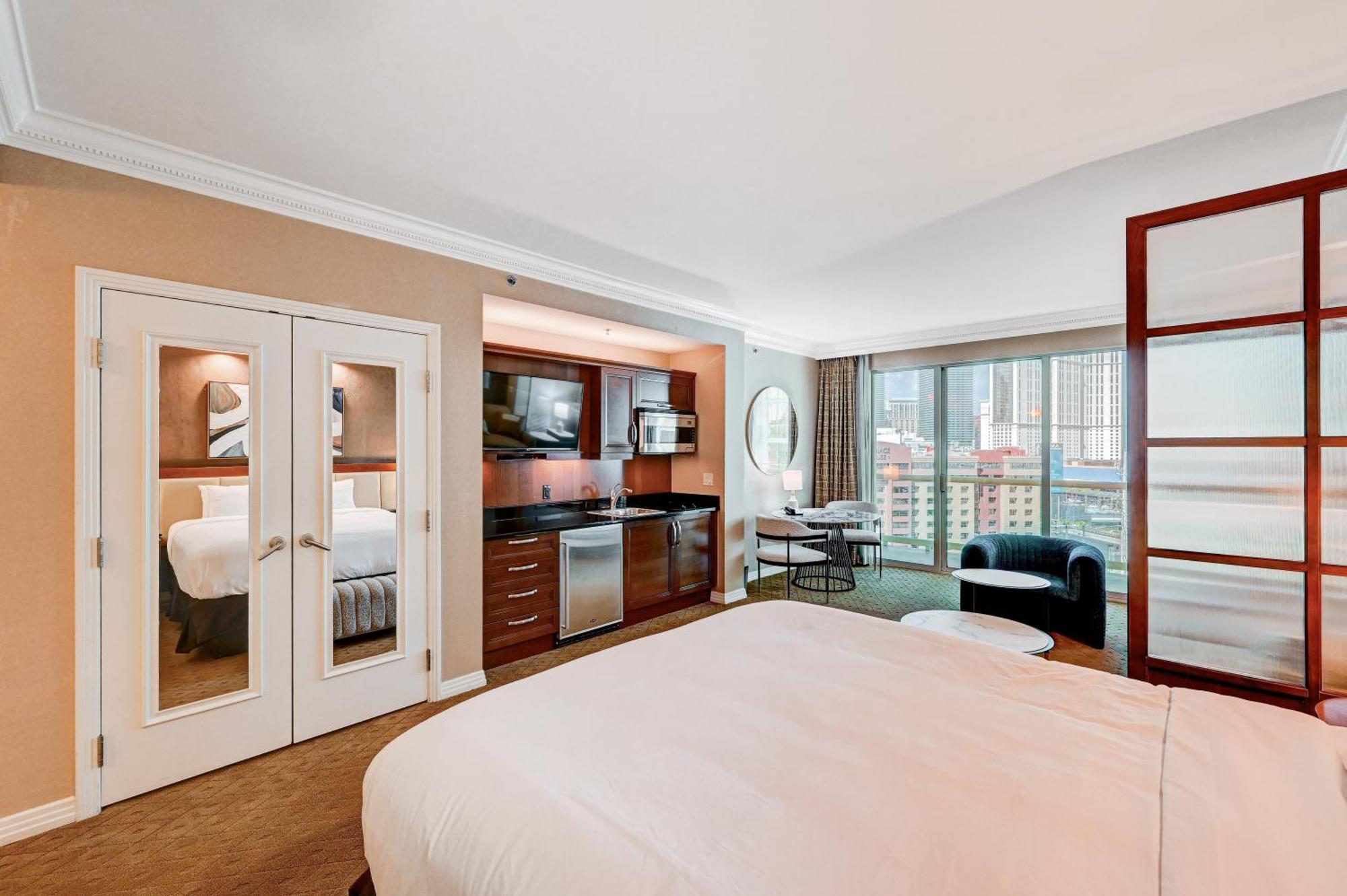 Apartahotel Amethyst Mgm Signature Strip View Balcony