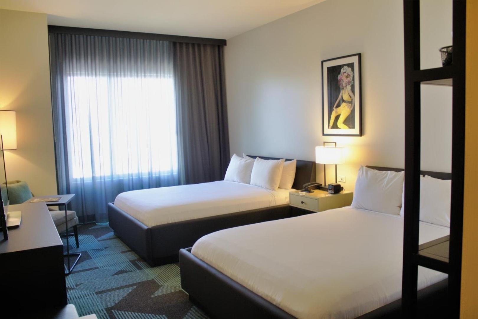 Hotel Downtown Grand & Casino 3*