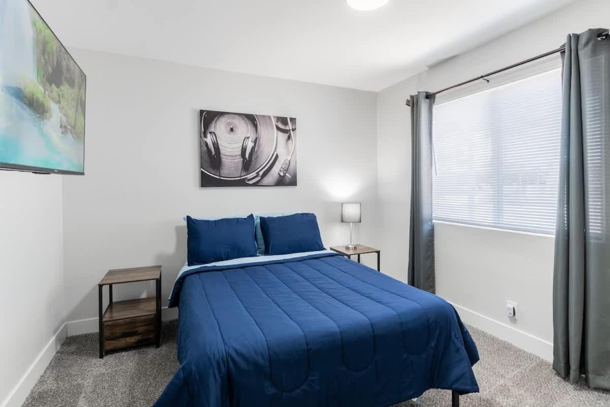 5mins To Fremont 10mins To Strip! Sleeps 8! * Las Vegas