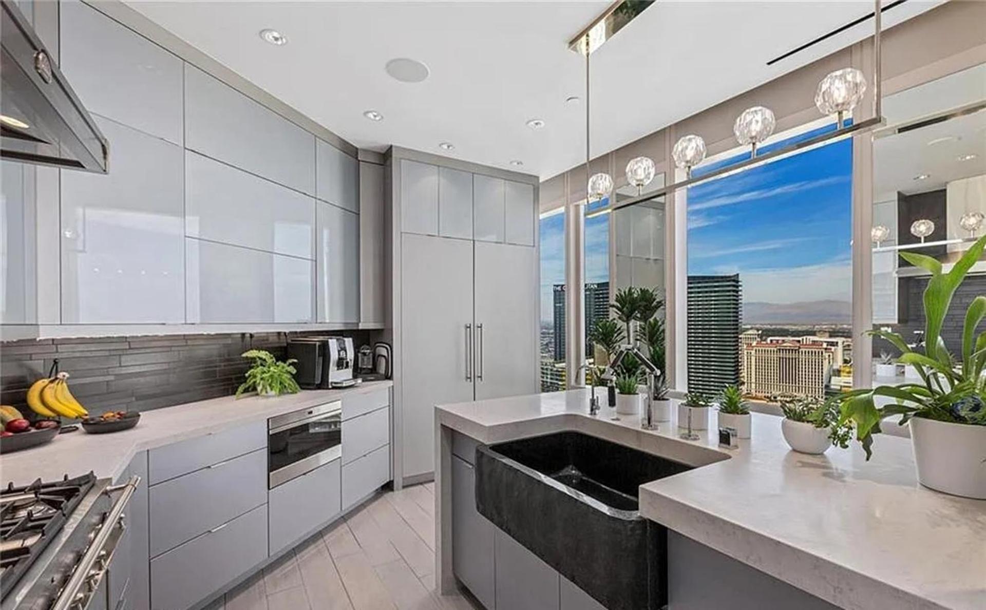 Lavish High-floor Penthouse With Panoramic Views Appartement
