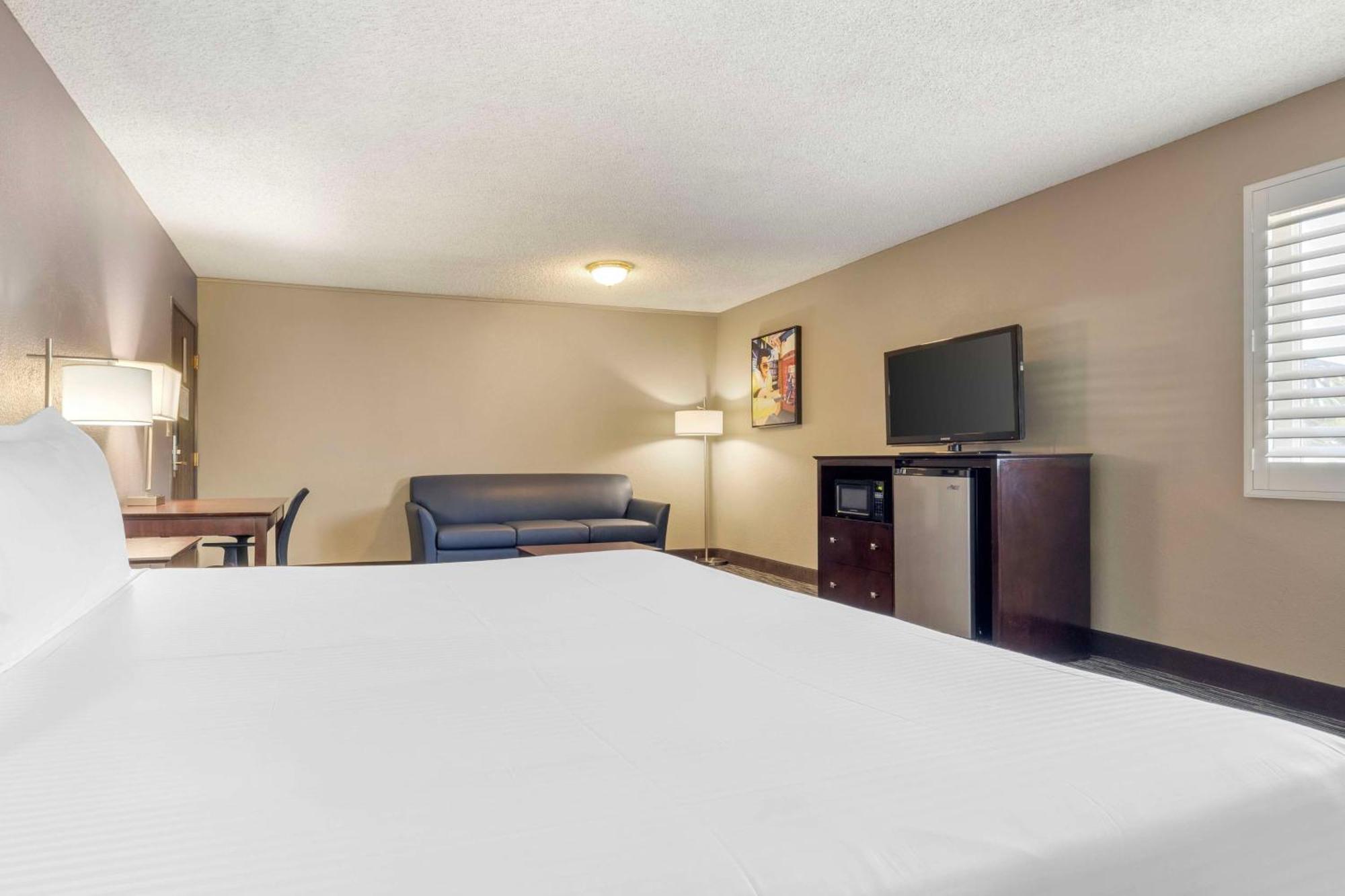 Best Western Mccarran Hotel 3*