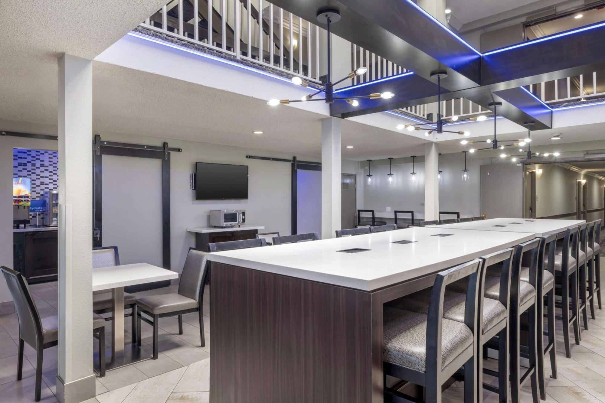 Best Western Mccarran Hotel 3*