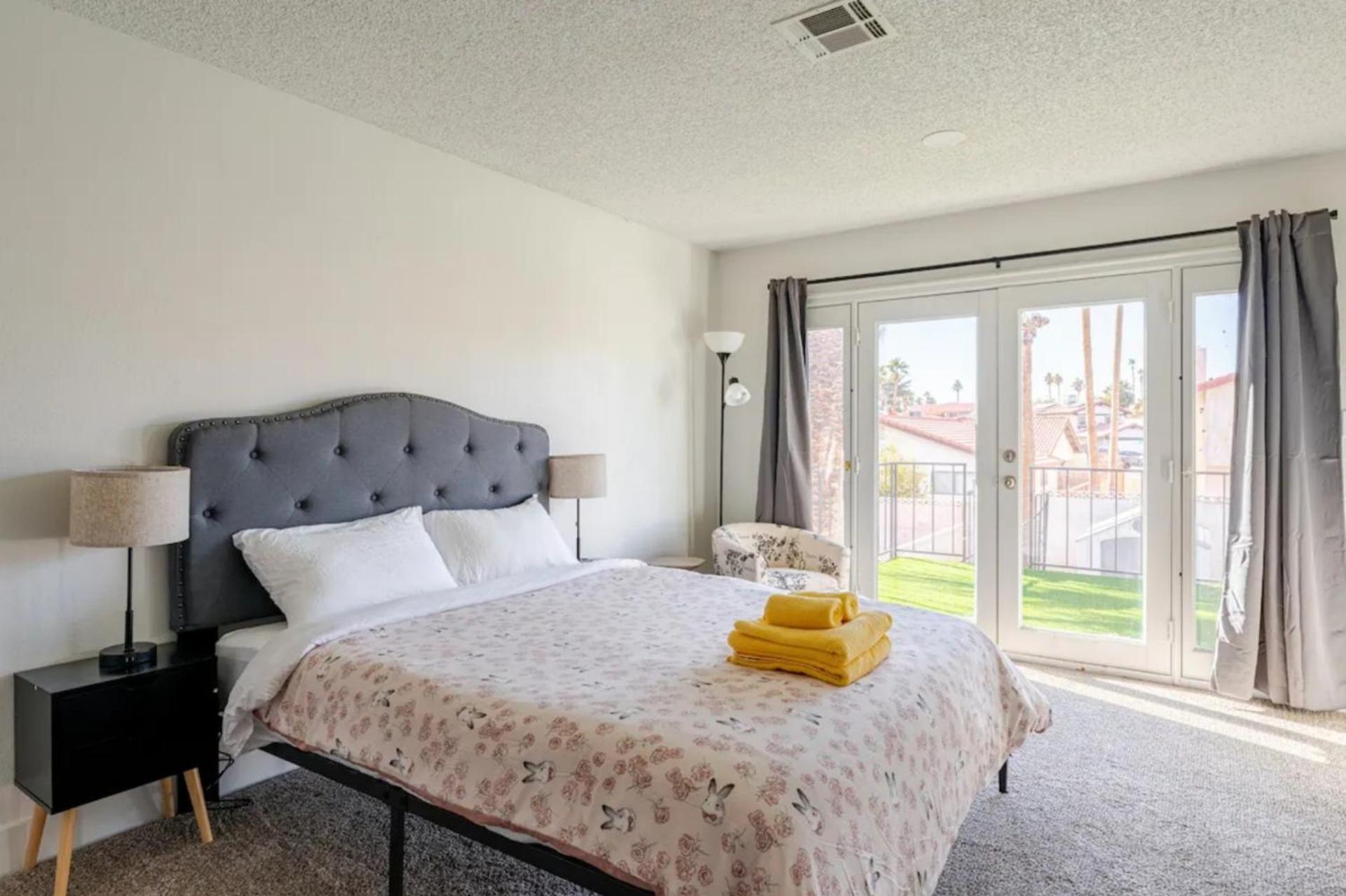 Villa Oasis In The Desert With Huge Heated Pool And Las Vegas