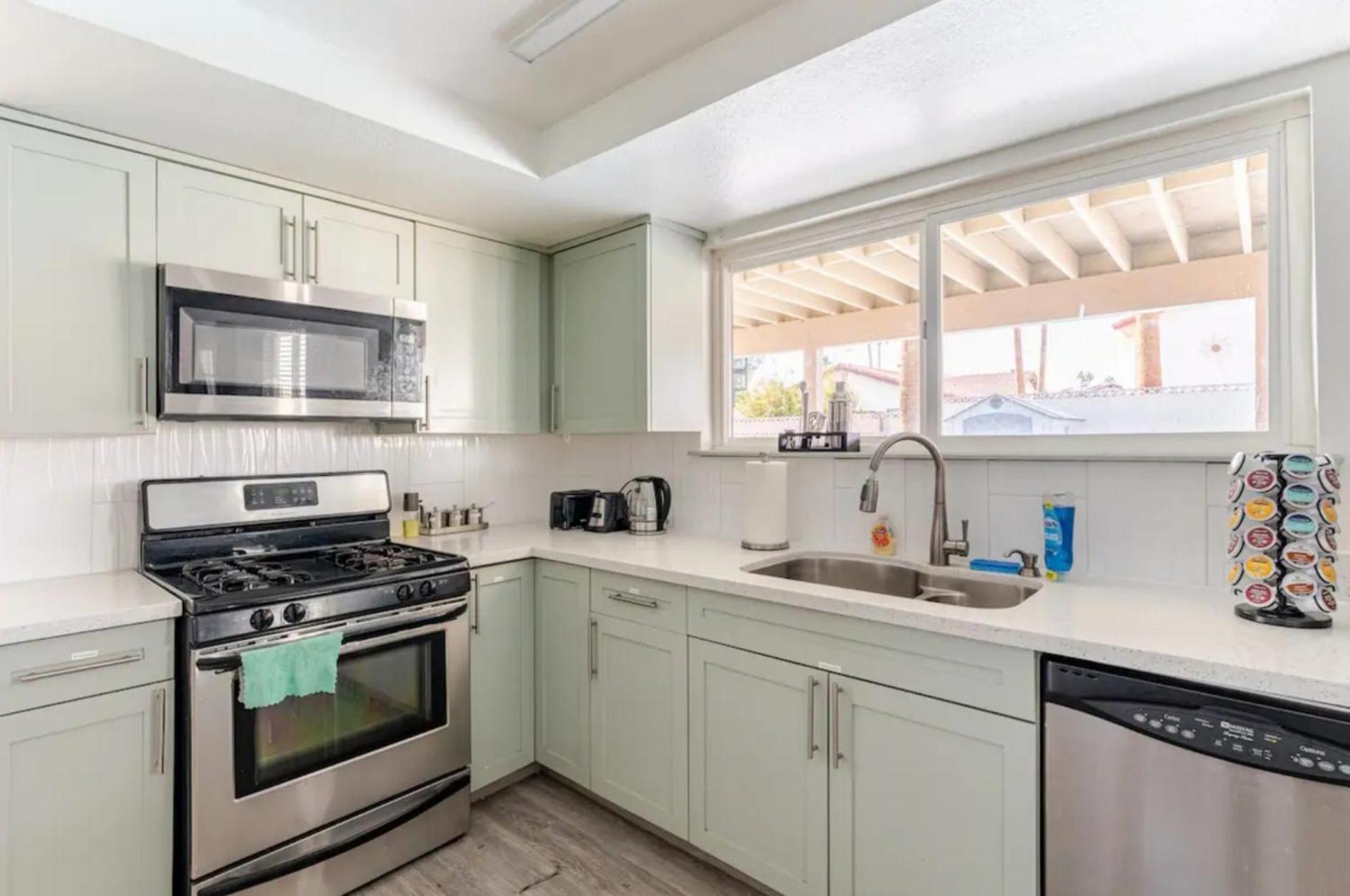 Oasis In The Desert With Huge Heated Pool And *