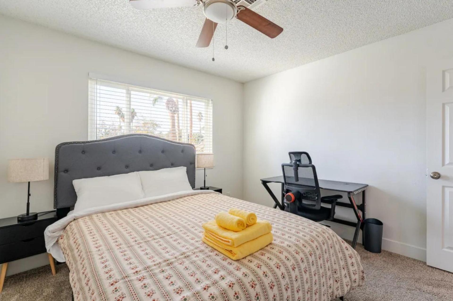 Oasis In The Desert With Huge Heated Pool And